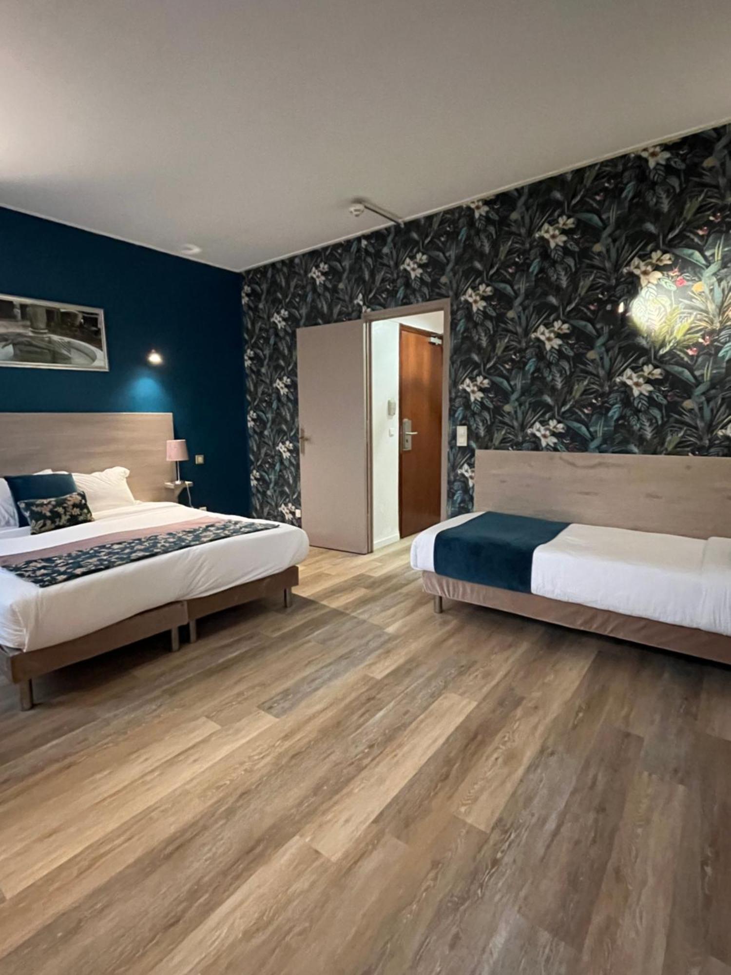 Empire Hotel Ним Екстериор снимка