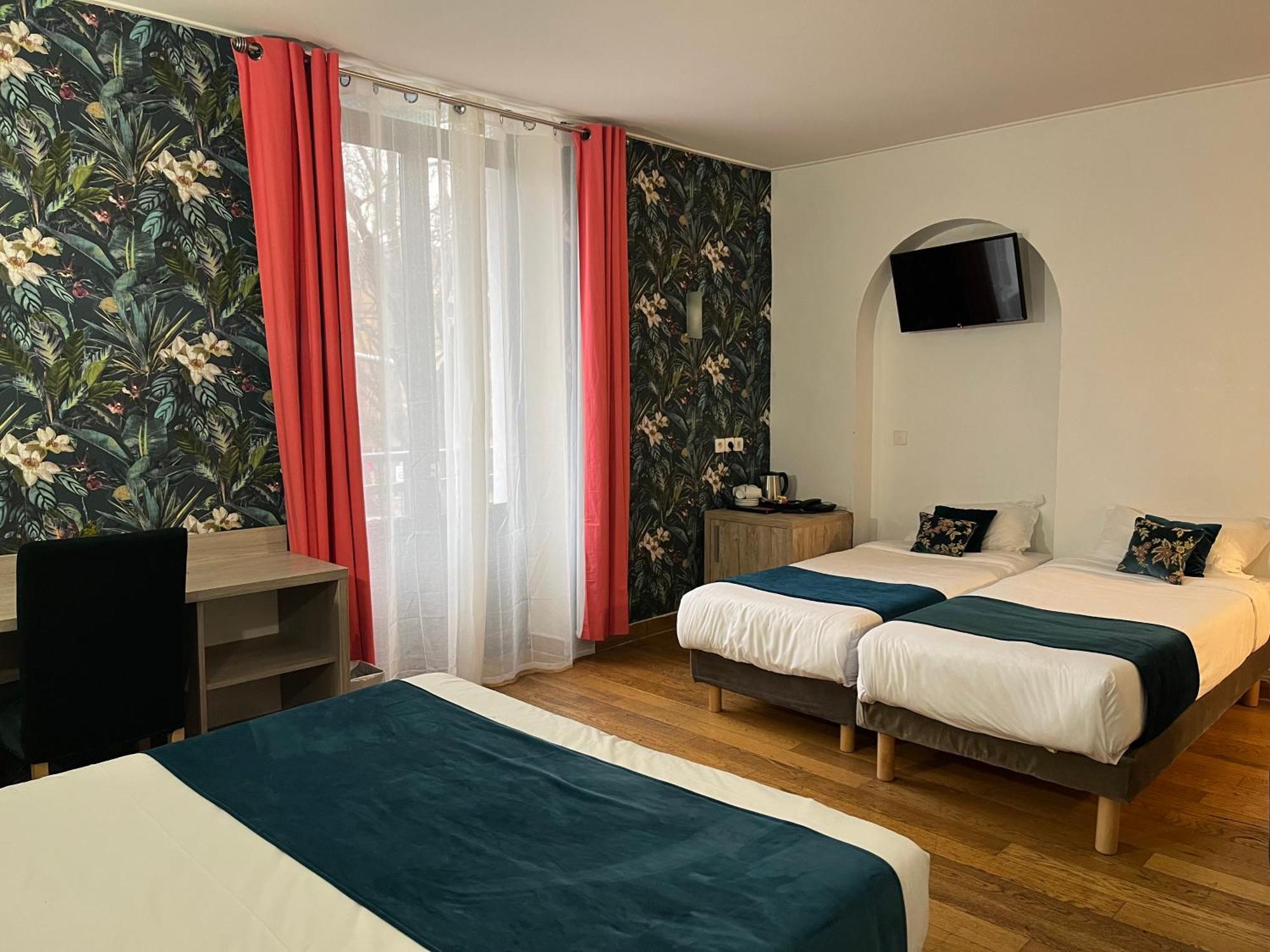 Empire Hotel Ним Екстериор снимка