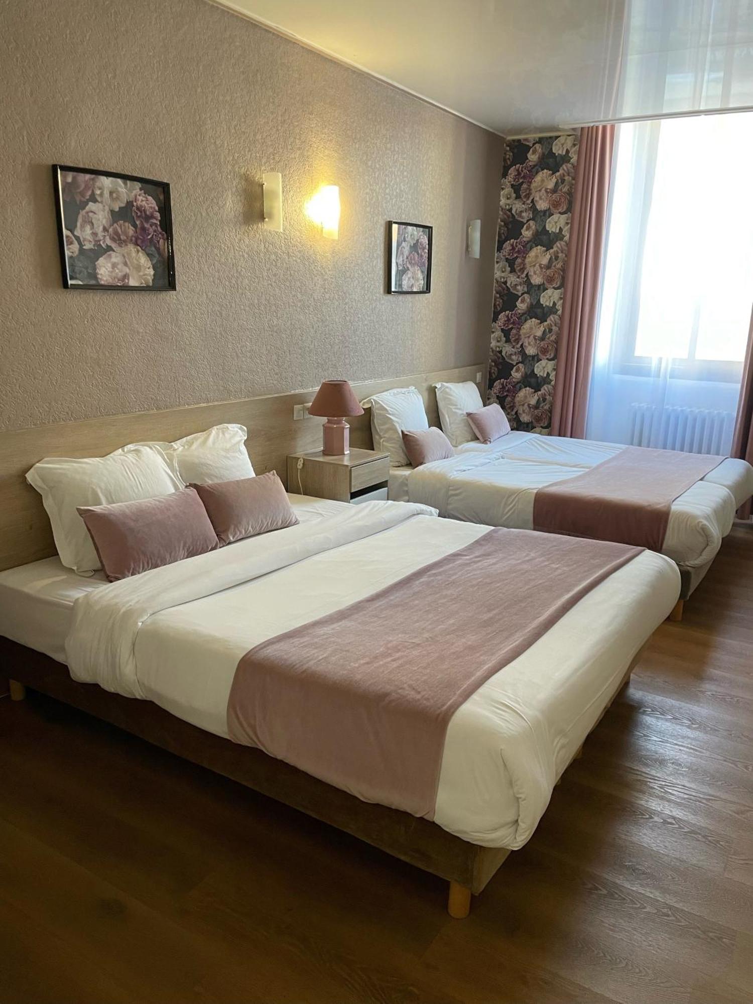 Empire Hotel Ним Екстериор снимка