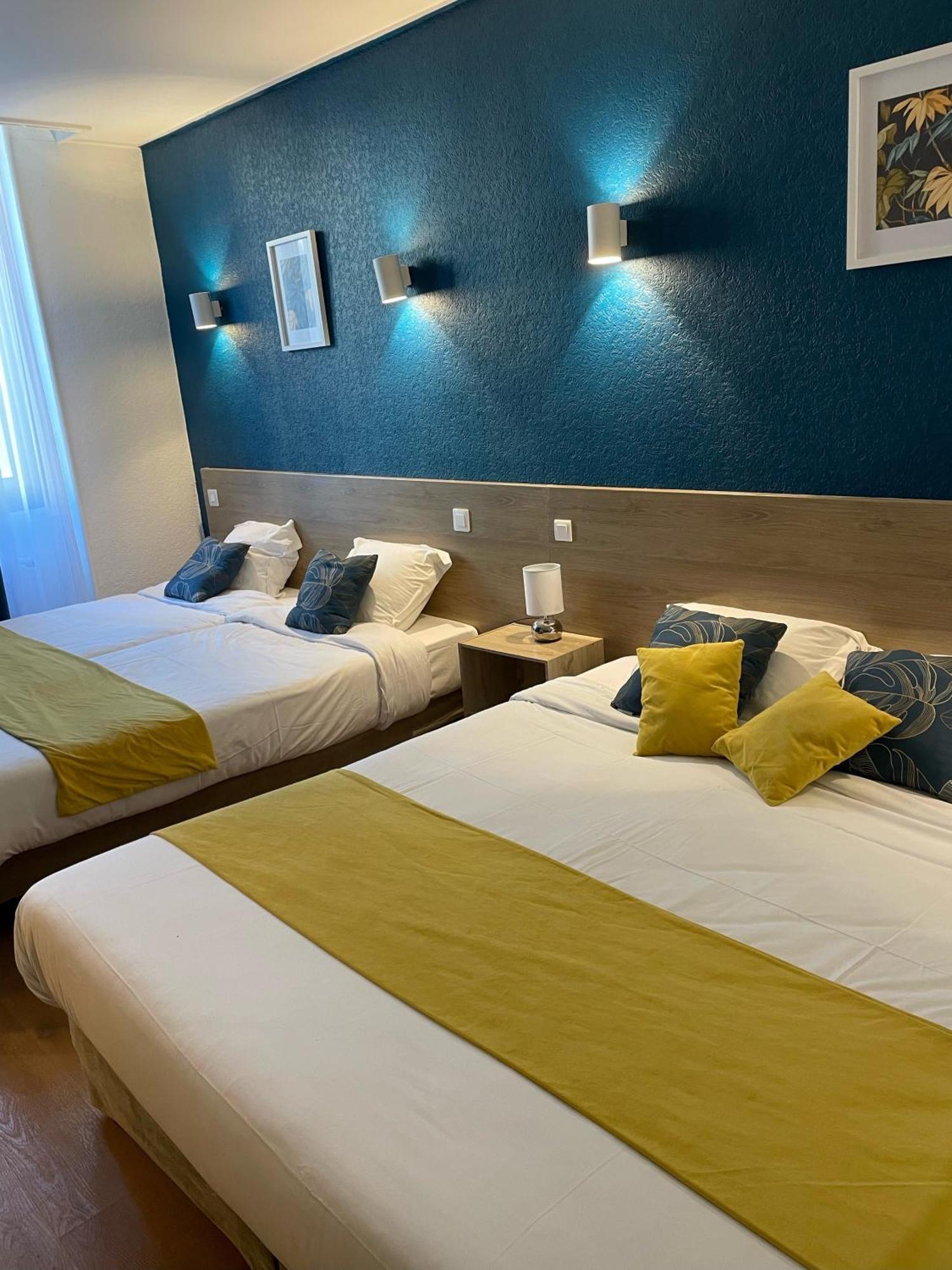 Empire Hotel Ним Екстериор снимка