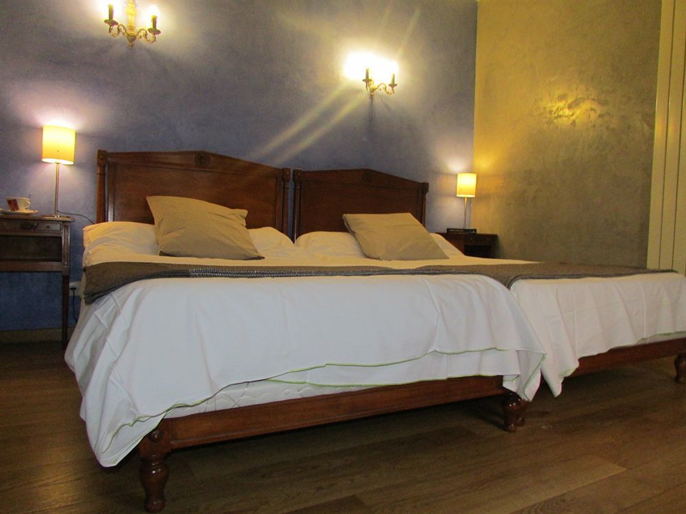 Empire Hotel Ним Екстериор снимка