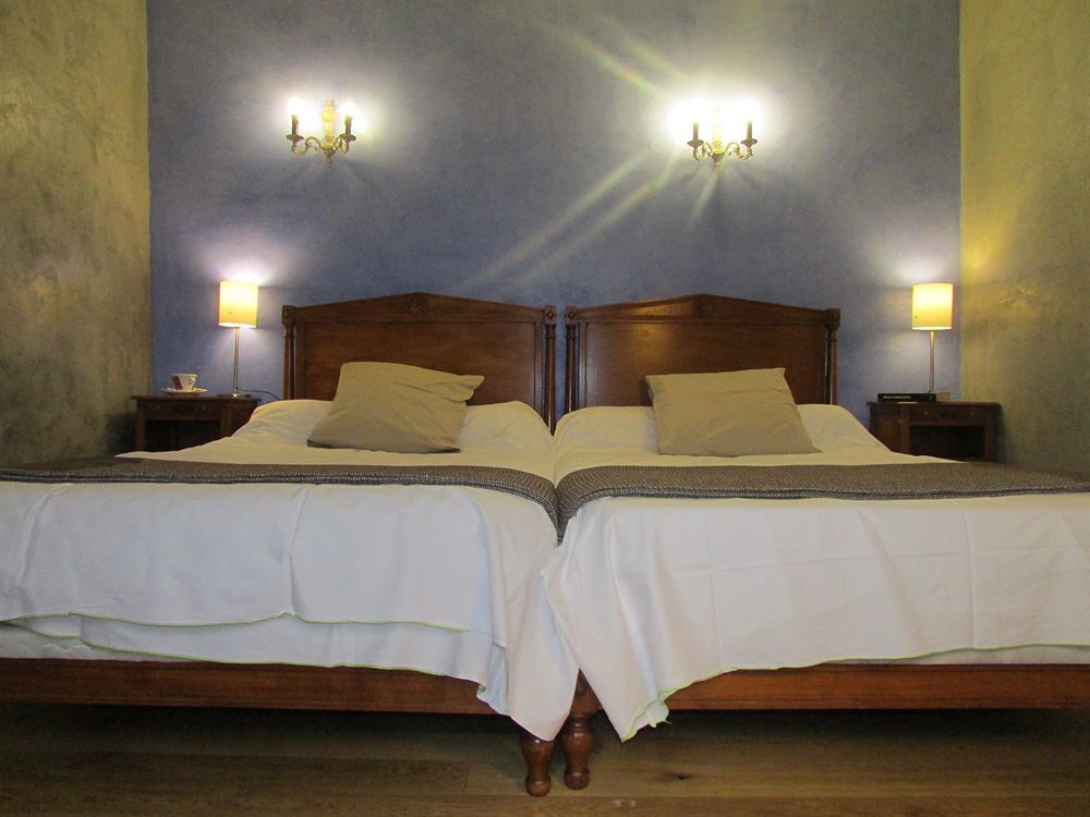 Empire Hotel Ним Екстериор снимка