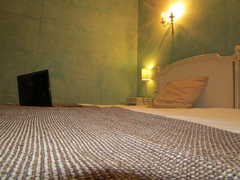 Empire Hotel Ним Екстериор снимка